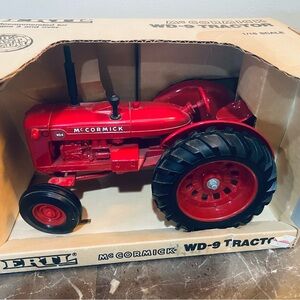 1989 ERTL McCormick WD-9 Antique Tractor 1:16 Diecast Model NIB